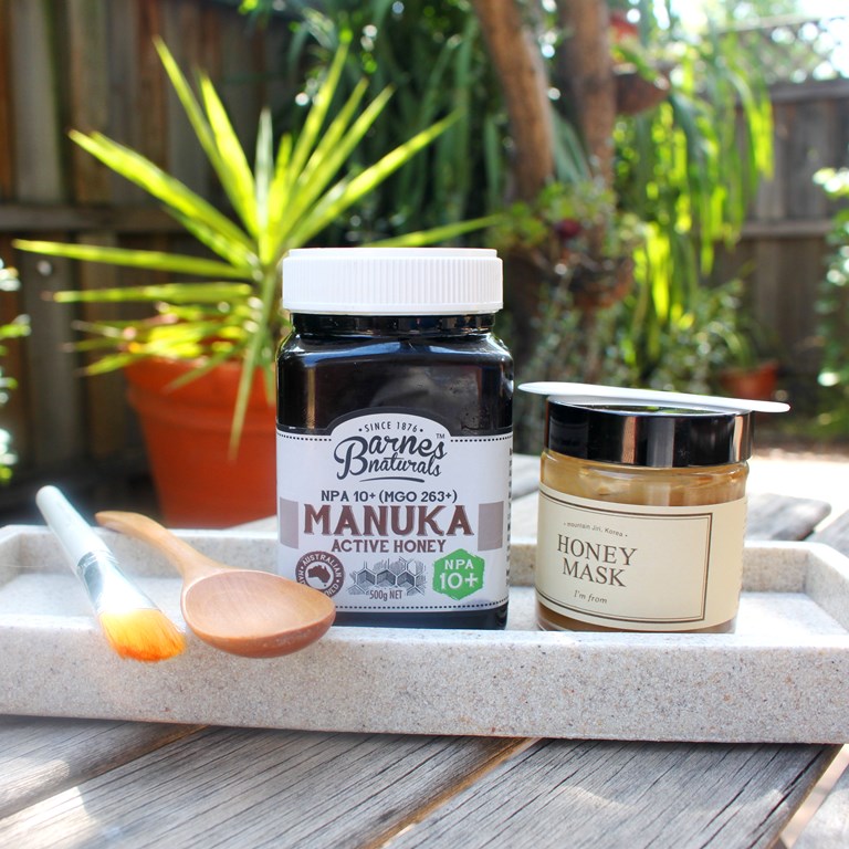 Manuka Honey v Dedicated Honey Mask
