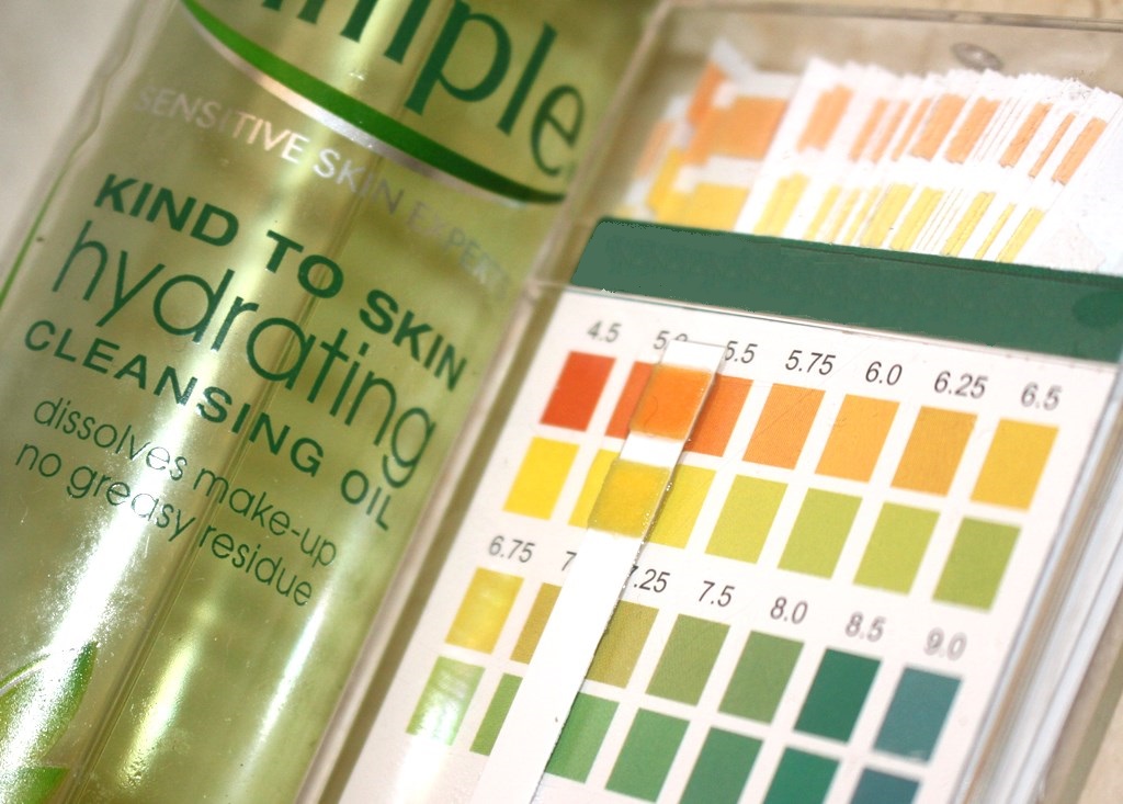 Simple Kind To Skin Hydrating Cleansing Oil Acidity