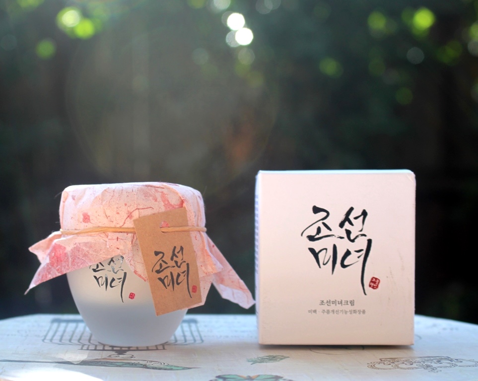 The traditional look of the Beauty Of Joseon Dynasty Cream