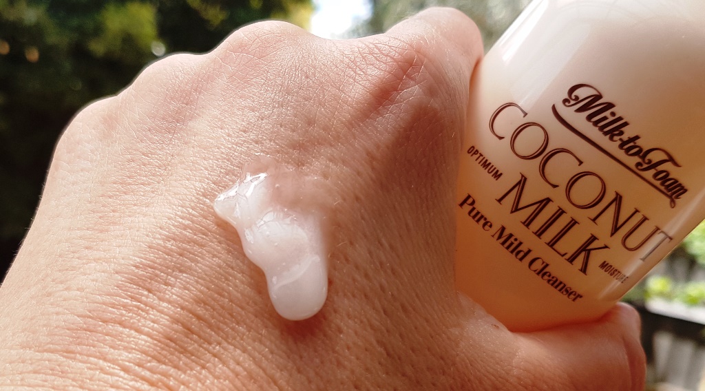 Neogen Coconut Milk Pure Mild Cleanser Texture