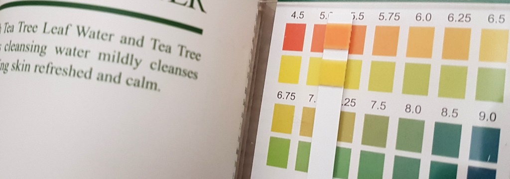 Benton Tea Tree Cleansing Water pH Measure